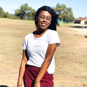 Meet your Posher, Nia-mya